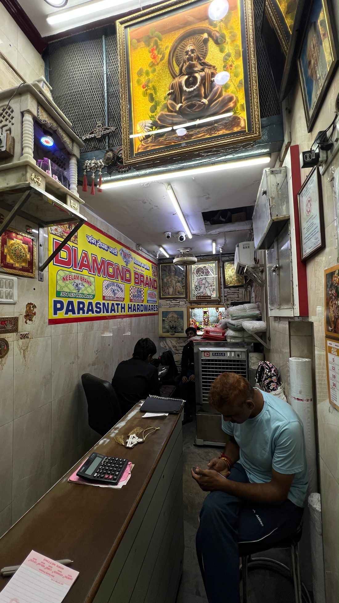 Inside Parasnath Hardwares β Diamond Brand counter